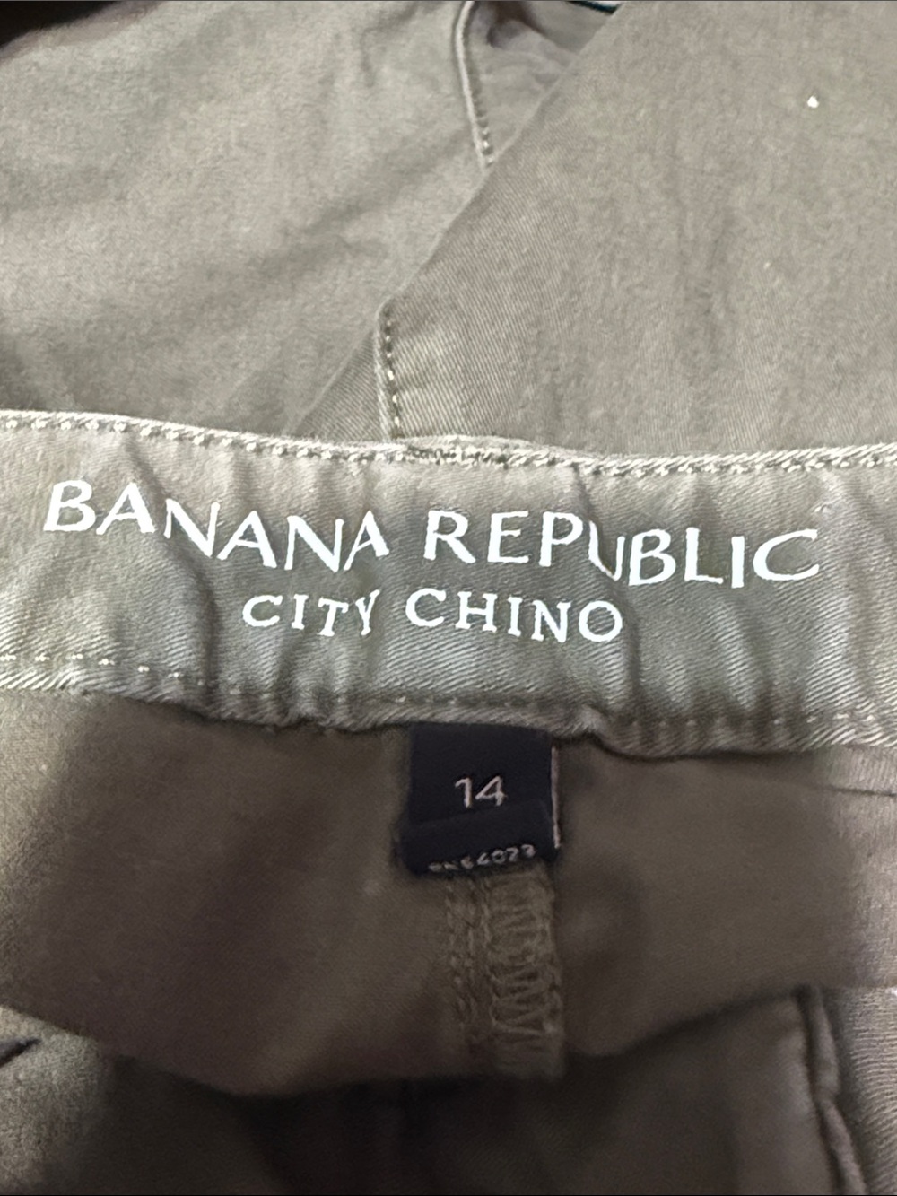 Banana Republic city chino green cuffed shorts size 14 - Picture 7 of 9